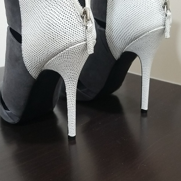Women Heels Booties - Picture 5 of 8